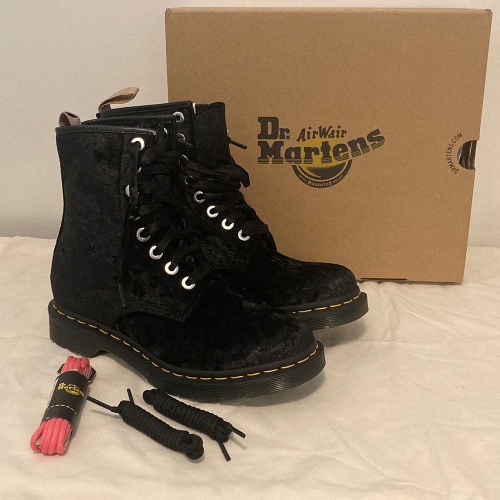 Dr. Martens Air Wair NWT sz 8 vegan 1460 black crushed velvet combat boots